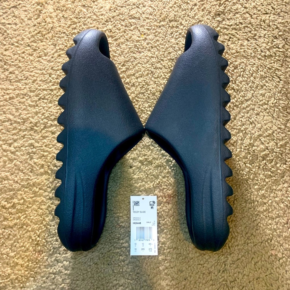 Adidas Yeezy Slides Onyx - NEGOTIABLE - BRAND NEW